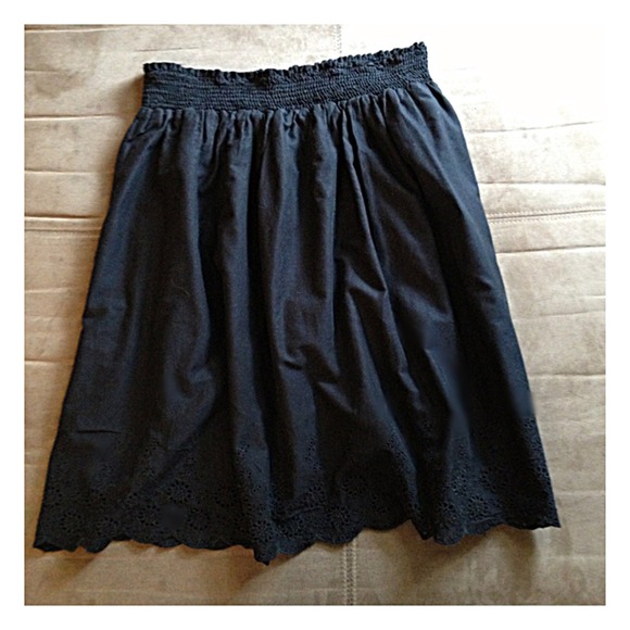 ❤ SOLD Solid Black Skirt With Lace Detail ❤