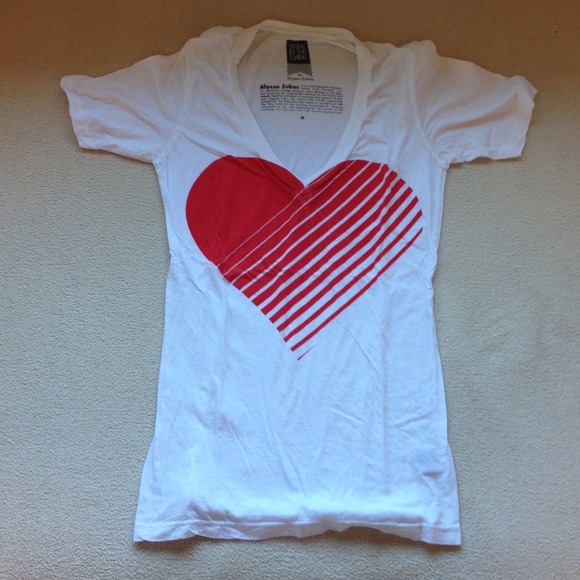 Striped heart v neck t-shirt