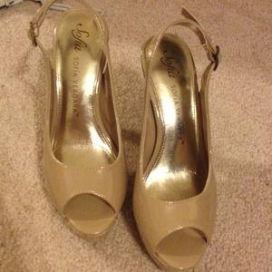 nude SOFIA VERGARA high heels