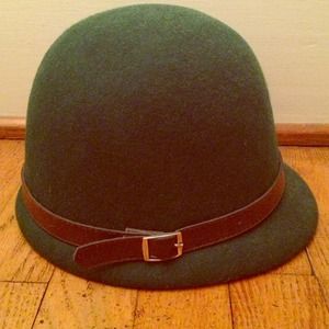 Urban Outfitters green felt cloche