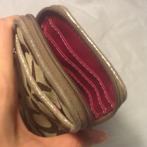 ✖️ SOLD ✖️Poppy Coach Wrislet - Picture 3 of 3