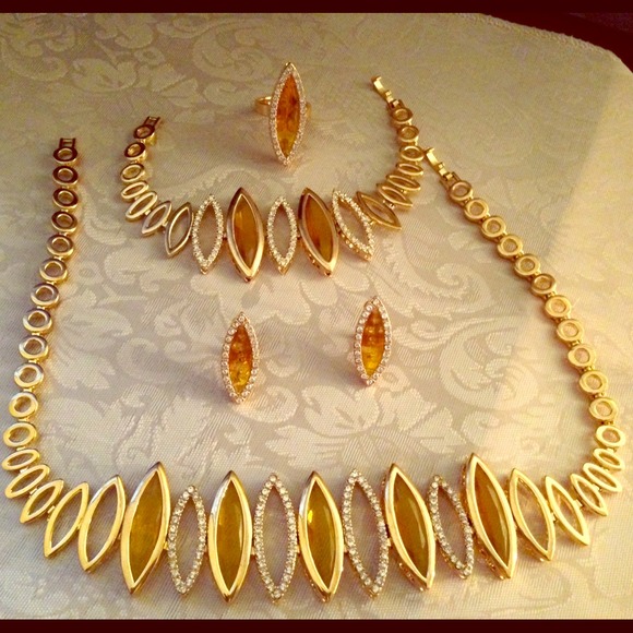 Jewelry - 💖Vintage Canary Yellow Crystal Jewelry Set💖