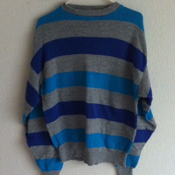 Sweaters - Picture 3 of 4