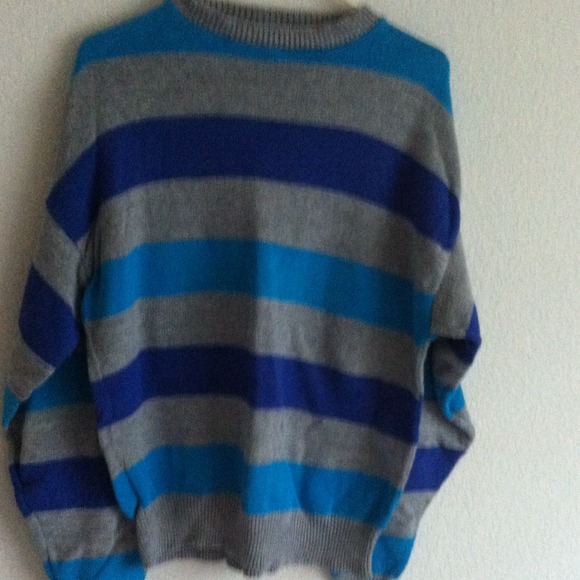 Sweaters - Picture 4 of 4