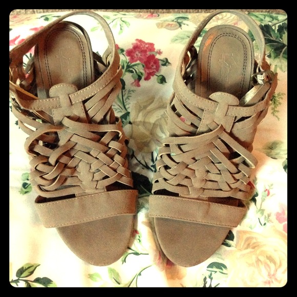 Woven-detailed cone heels