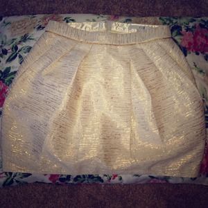 Structured skirt