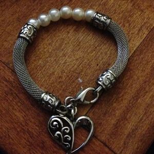 💖Silver heart bracelet with row of pearls💖