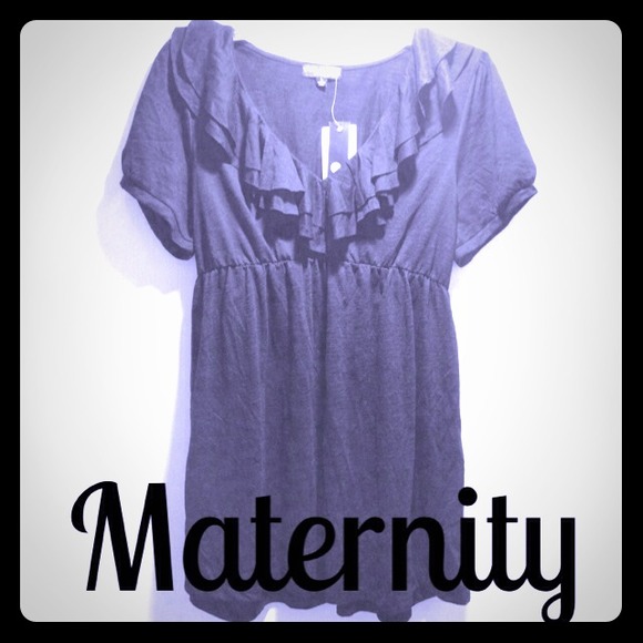 ⬇️REDUCED⬇️Maternity Ruffled Top