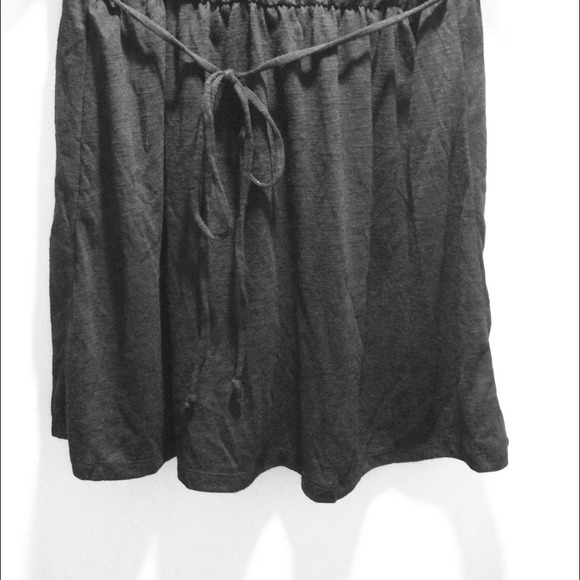 ⬇️REDUCED⬇️Maternity Ruffled Top - Picture 3 of 4
