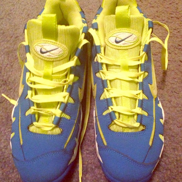 Nikes - Picture 1 of 2