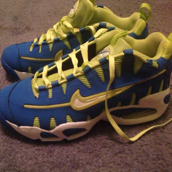 Nikes - Picture 2 of 2