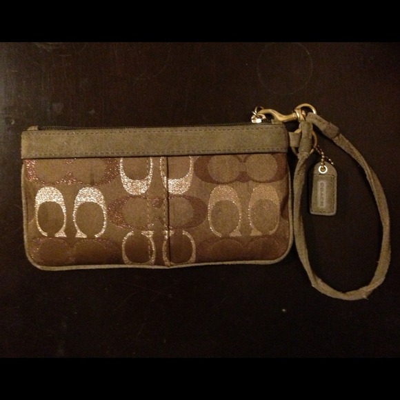 🎀SOLD🎀 Authentic Coach signature wristlet