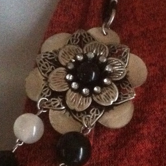 Necklace - Picture 2 of 3