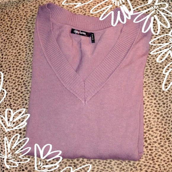 ⬇️REDUCED⬇️Purple Sweater 🍁