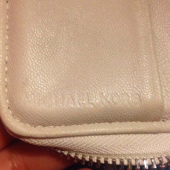 Quilted MICHAEL Michael Kors bifold wallet - Picture 3 of 4