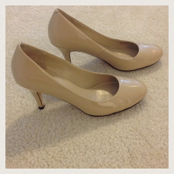 Cole Haan Nude Pumps