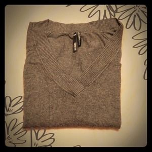 ⬇️REDUCED⬇️Grey Sweater 🎀 22$ PP Shipped