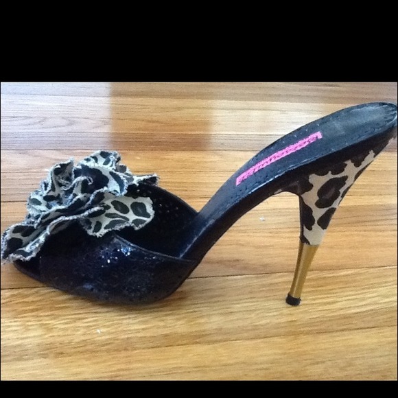 Betsey Johnson animal print slides -size 8