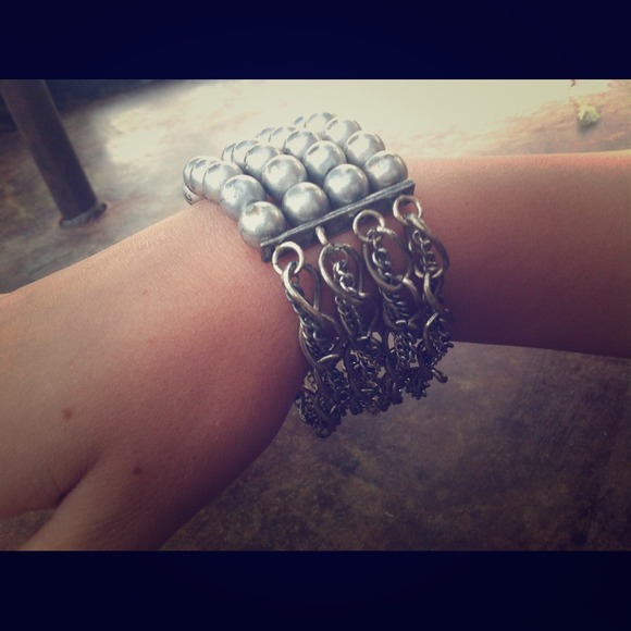 😊GONE😊Pearl and Chain Bracelet