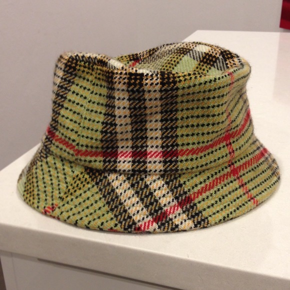 SOLD!!!Auth Burberry wool nova check bucket hat