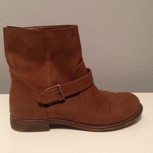 Cute ankle boots! Perfect for fall!