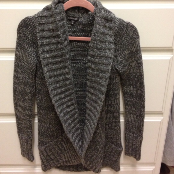 BUNDLED Grey wool Express sweater.