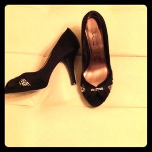 Black Pump with Rhinestones