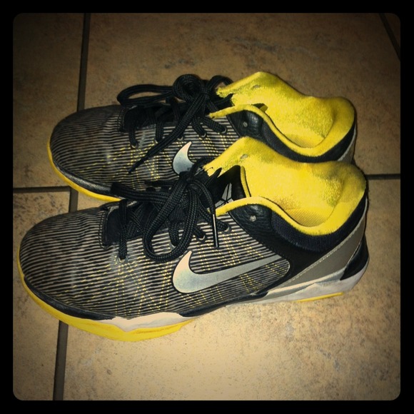 Lil kids kobe's nike shoes