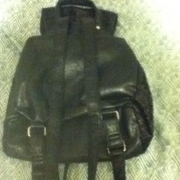 🎀PRICE REDUCED🎀Black sequin mini back pack! - Picture 3 of 4