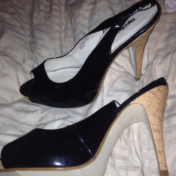 Size 11 - Picture 1 of 1