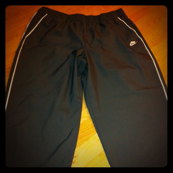 Nike grey and white capri