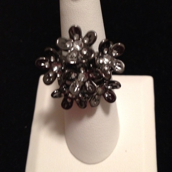 Flower Stetch Ring - Picture 2 of 2