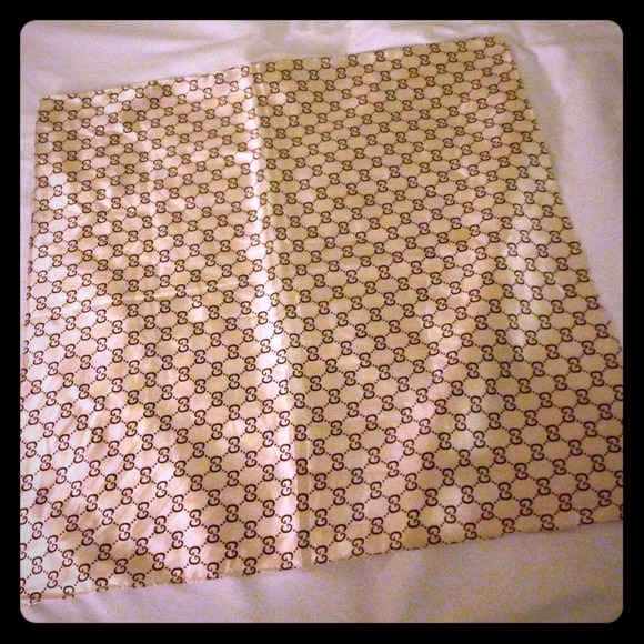 Gucci patern scarf