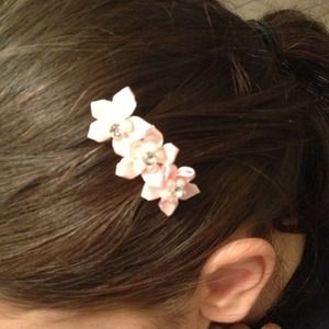 Pink tiny rhinestone hair clip for child