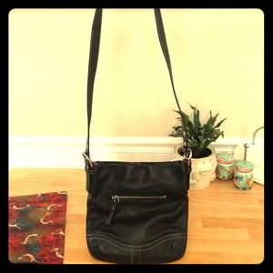 Coach med sized blk leather crossbody/shoulder bag