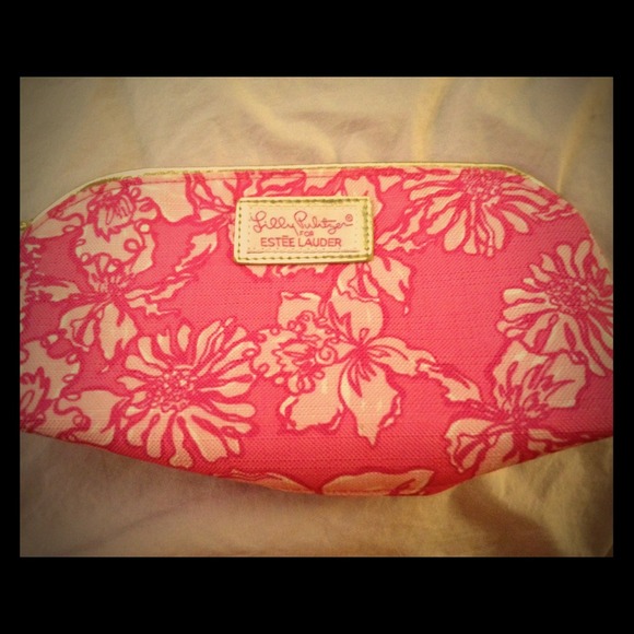 Makeup bag from Estée Lauder Lilly Pulitzer