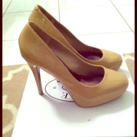 Steve Madden Blush Pump Size 7.5