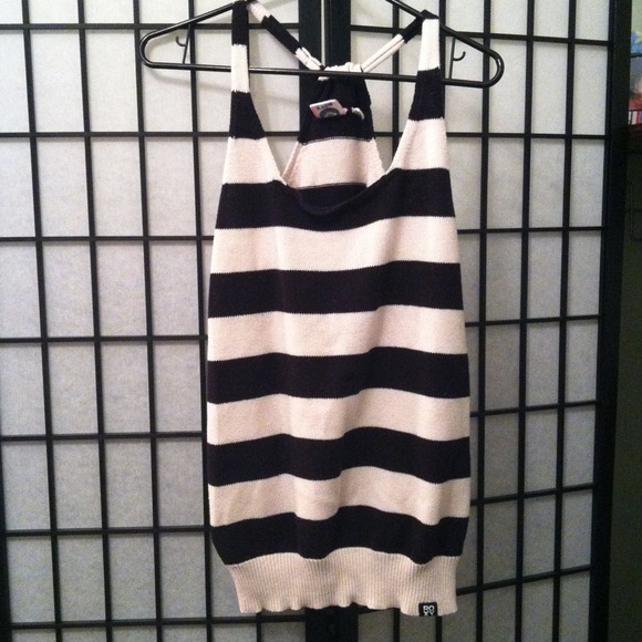 SOLD IN BUNDLE🚫🚫Roxy racer back sweater tank