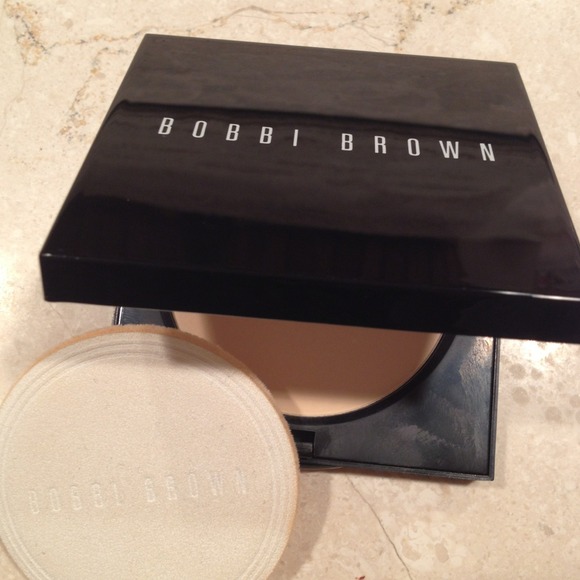 Bobbi Brown* sheer finish pressed powder