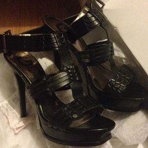 💐💐A Must have 3"  guess heels 💐💐