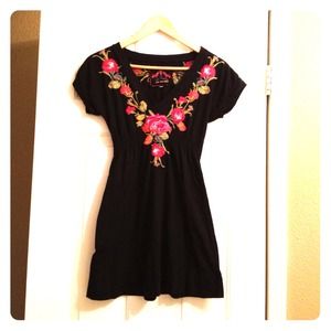 🎉SALE🎉JWLA Embroidered Tunic - Black