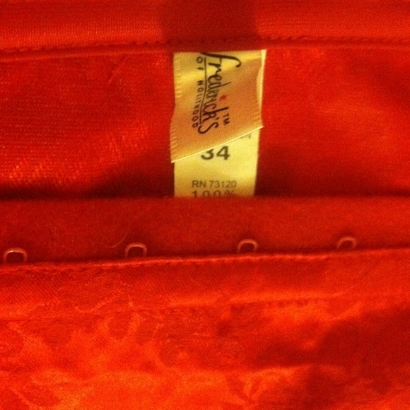 Red exclusive trimming - Picture 2 of 3