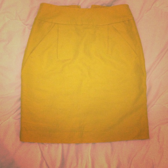 💛Mustard yellow skirt!💛