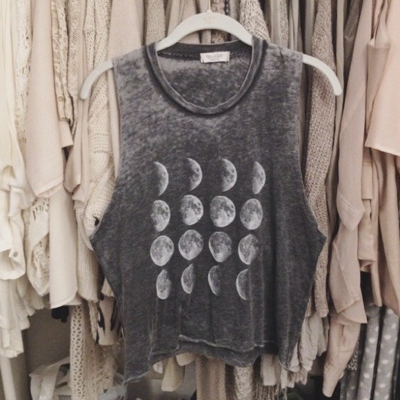 ❌📦 SOLD -- Brandy Melville Sadie Moon Crop Tank