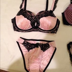 Aimer feel pink silk lace bra/ undie set 34D/ S