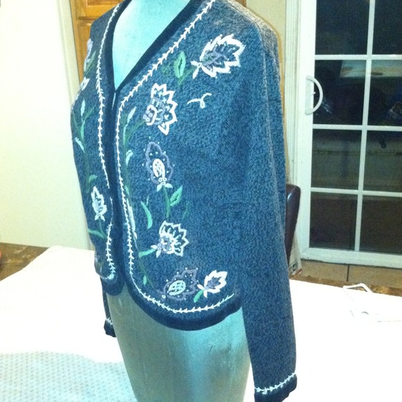 Button sweater - Picture 2 of 5