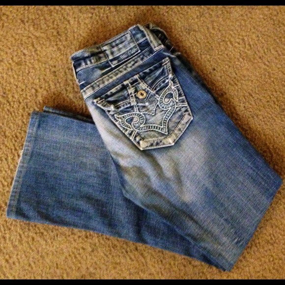 ⛔️SOLD⛔️👖Sexy BIG STAR low rise boot cute jeans! - Picture 3 of 4