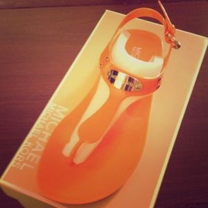 NEW in box! Michael Kors Size 7 Sandal