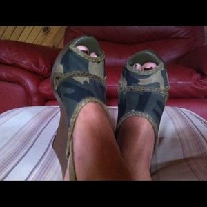 Reserved for jily1069 Camo Gianni Bini wedges!!!