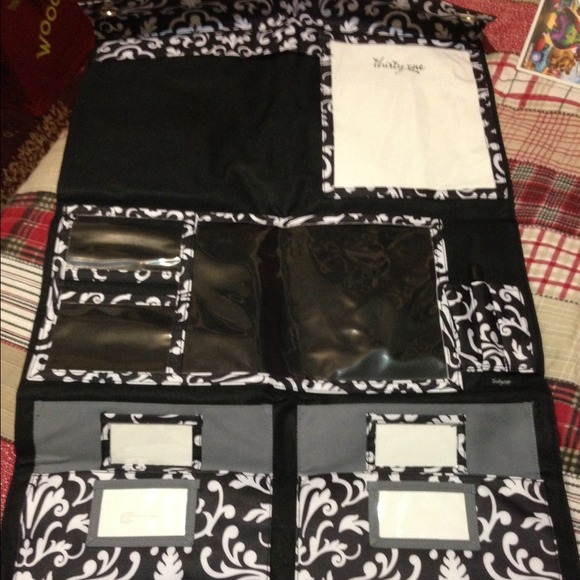 31  brand wall organizer new never used.